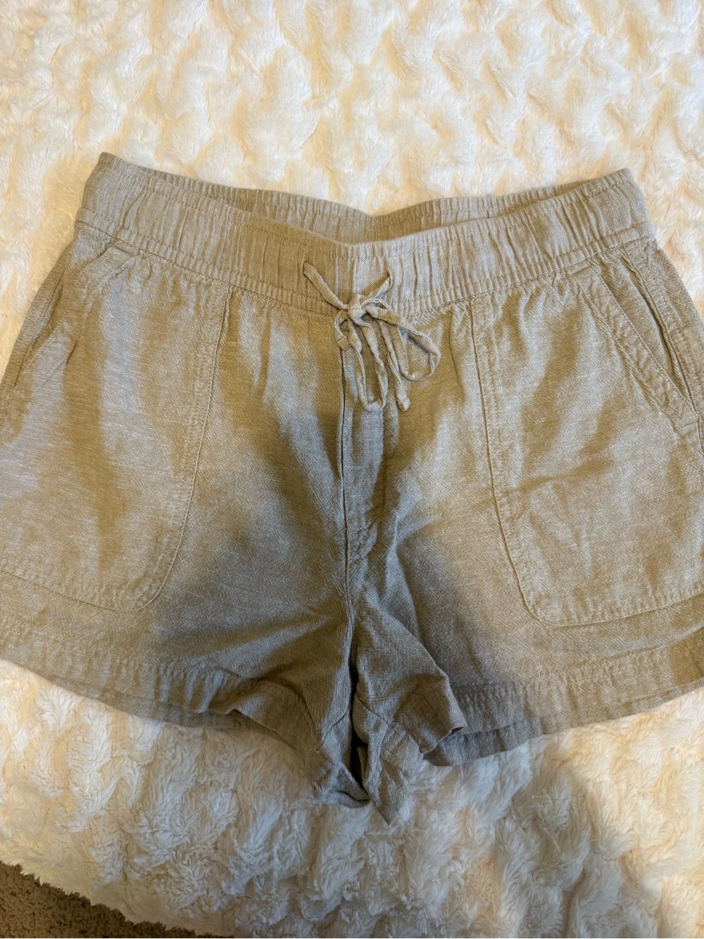 GAP Women's Drawstring Linen-Blend Shorts — Taupe